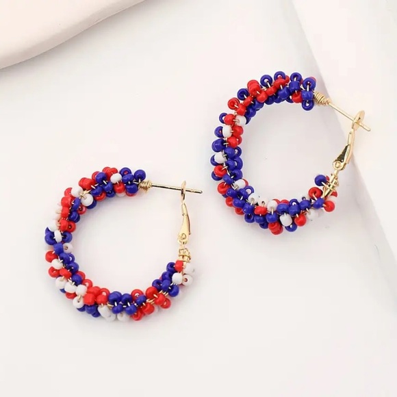 Boho USA Flag colors glass beaded C shape gold tone earrings 4th of July NWT - Picture 3 of 5